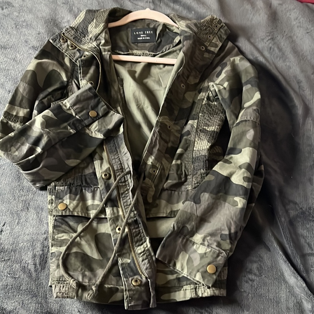 Love tree below hip zip up and button camouflage jacket